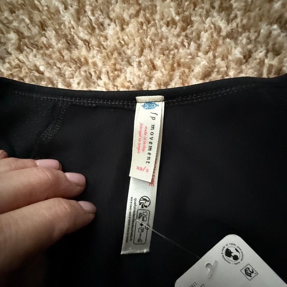 NWT Free People Movement seamless crop long sleeve, open back size xs/s, black - Picture 5 of 5